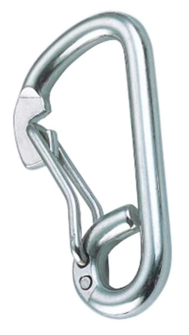 Karabiner, hornyolt zárással